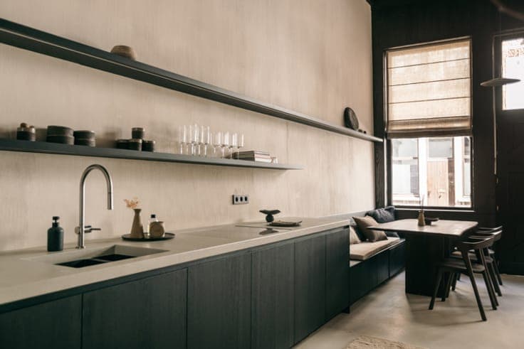 Superior renovated residence in AAA location