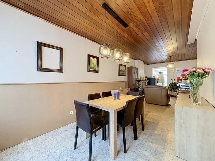 Cosy terraced house, 2 bedrooms and large garden.