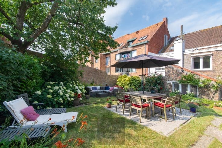 Townhouse with a sunny garden in the historic centre of N...