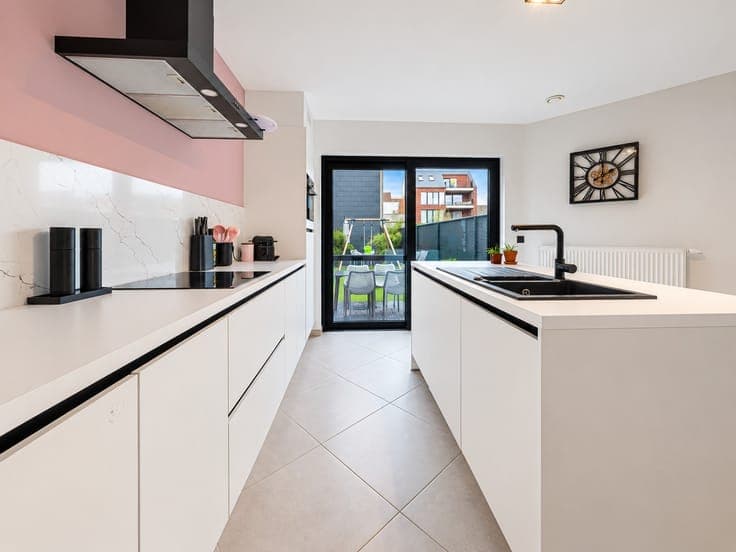 Gezinswoning met 5 slaapkamers en EPC A, 2% registratie m...