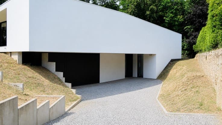 CONTEMPORARY VILLA WITH EXCEPTIONAL FEATURES