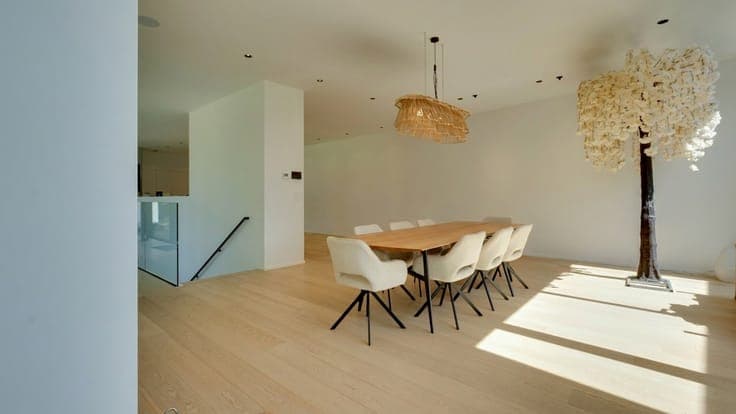 CONTEMPORARY VILLA WITH EXCEPTIONAL FEATURES