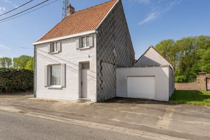 Grondig te renoveren woning op ruim perceel van 1384 m² ...