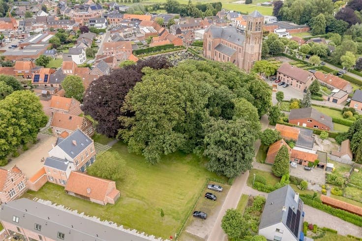 Historic building with many possibilities