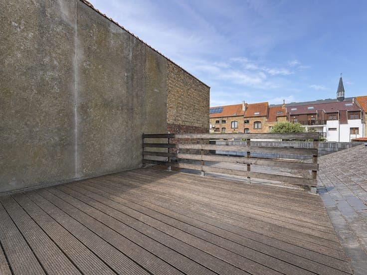 Opbrengsteigendom met handelspand en 3 appartementen te N...