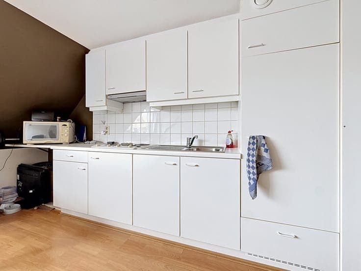 Opbrengsteigendom met handelspand en 3 appartementen te N...