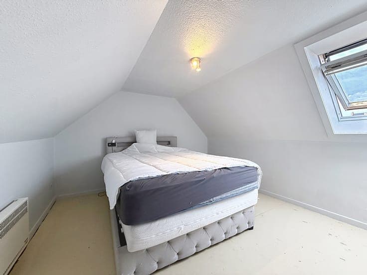 Opbrengsteigendom met handelspand en 3 appartementen te N...