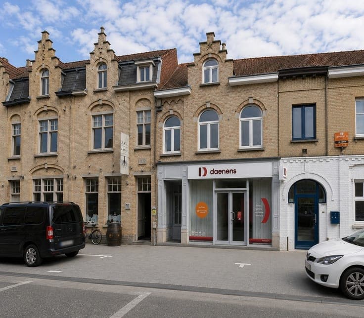 Opbrengsteigendom met handelspand en 3 appartementen te N...