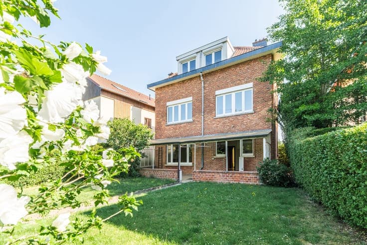 Stockel - Superb villa with great potential, garage + garden