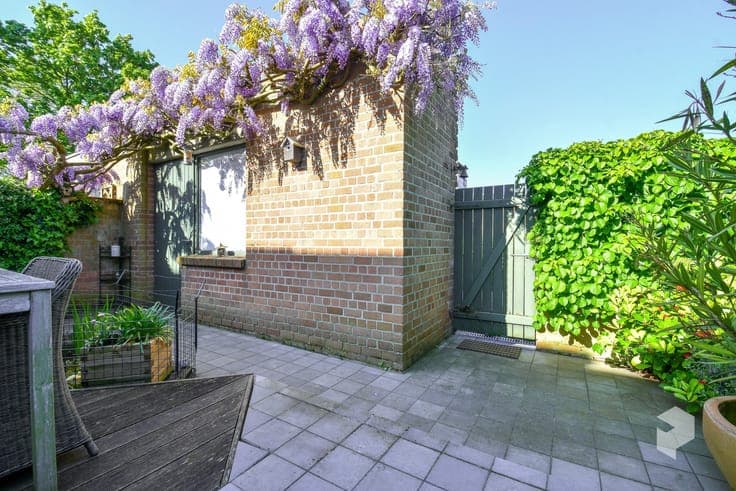 Ruime goed onderhouden woning met 3 slpk en tuin