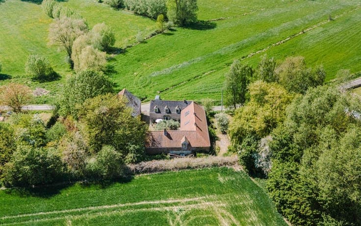 Authentieke hoevewoning met atelier en schuur