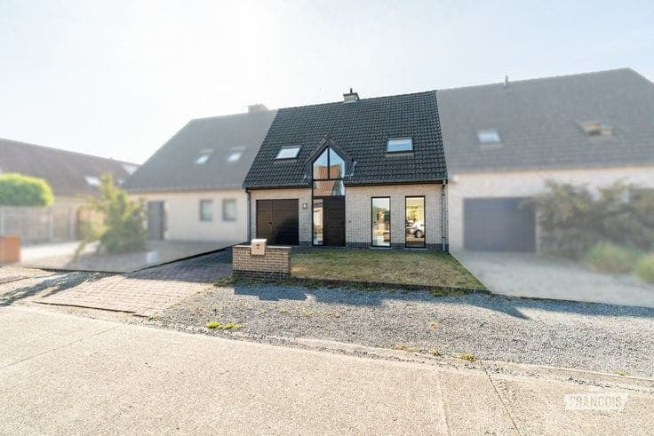 Quietly situated 3-bedroom house for sale in Aalter.