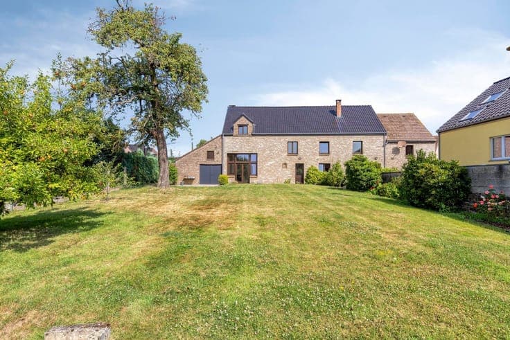 Very spacious home suitable as a also suitable as a mutligen
