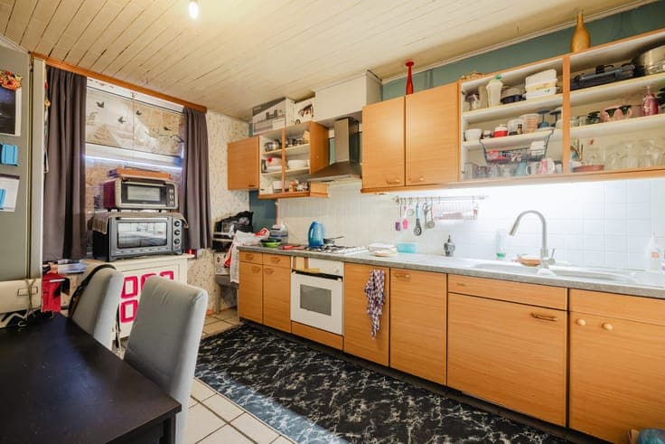 A 4bedroom house in need of renovation with a garden in Gent
