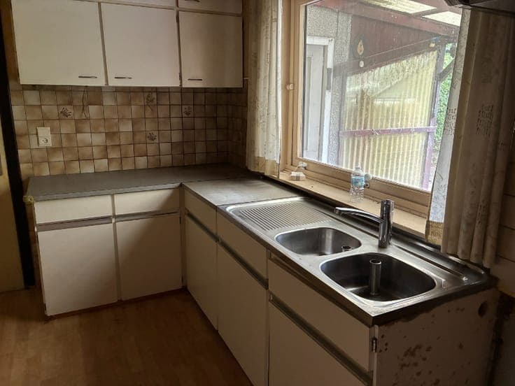 Te renoveren halfopen woning met 3 slaapkamers en zonnige...