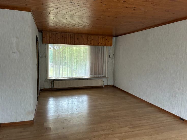 Te renoveren halfopen woning met 3 slaapkamers en zonnige...