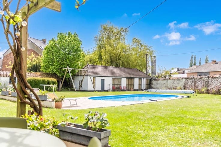 Elegant mansion house with great potential
