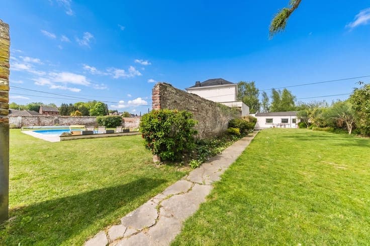 Elegant mansion house with great potential