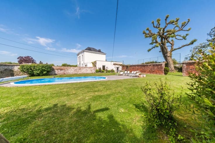 Elegant mansion house with great potential