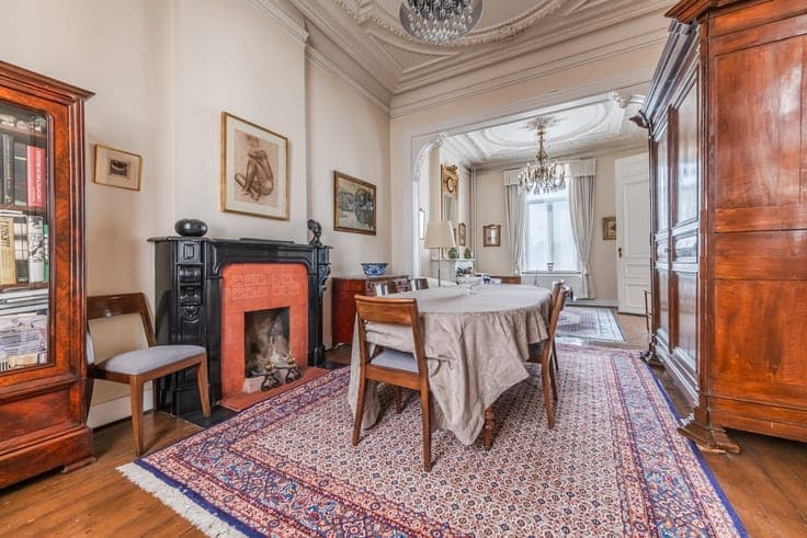 Elegant mansion house with great potential