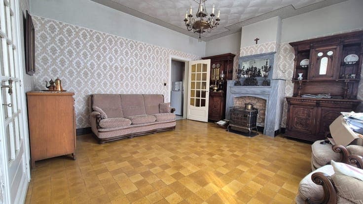 Ruime karaktervolle renovatiewoning met 4 slaapkamers, di...