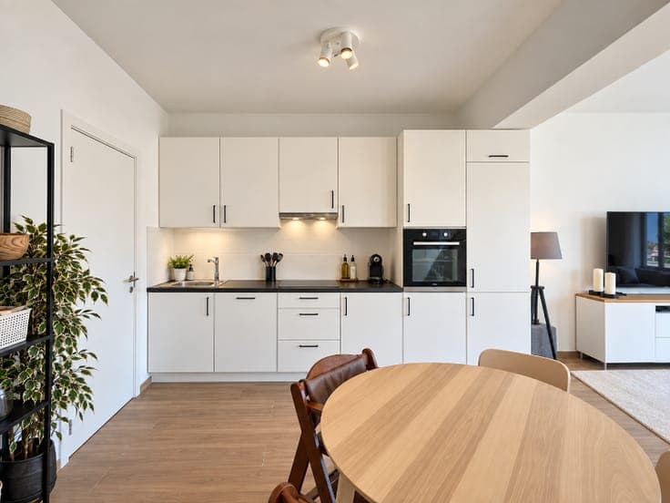 LICHTRIJKE HALFOPEN WONING MET 3 SLAAPKAMERS EN GROTE TUIN!
