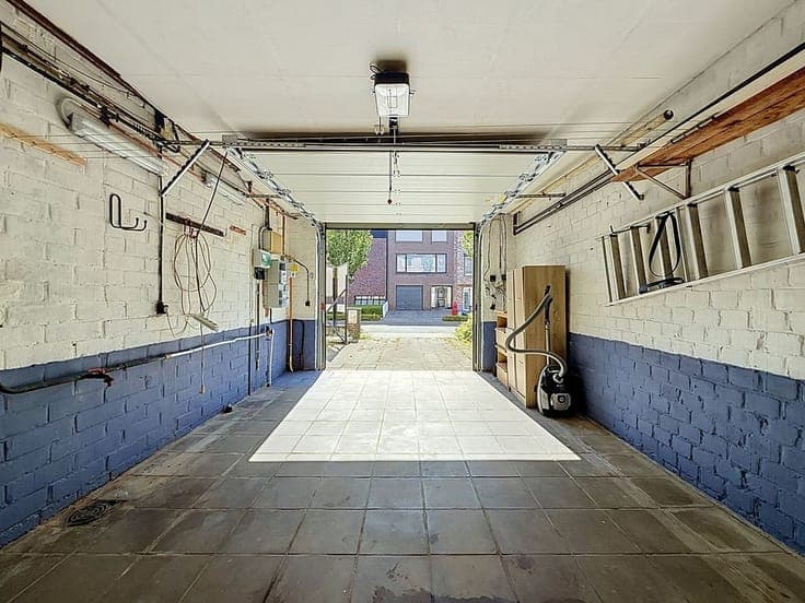 Te renoveren bel-etagewoning met tuin op een toplocatie i...