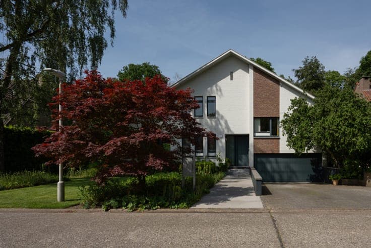 Architectural home in a quiet, green neighbourhood