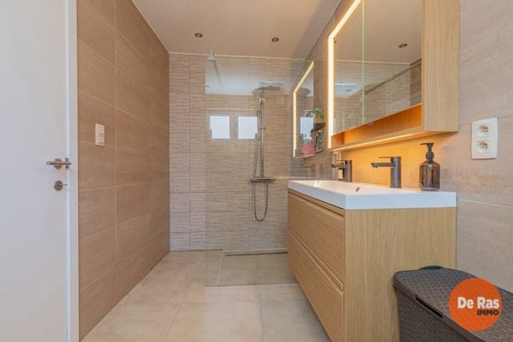 BERLARE - Stijlvolle woning met zuid gerichte tuin