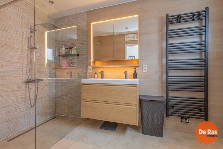 BERLARE - Stijlvolle woning met zuid gerichte tuin