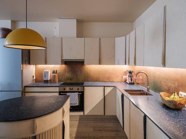 Move-in ready house with 3 bedrooms and outdoor space nea...