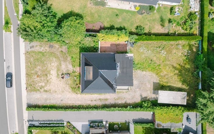 Waasmunster - Te renoveren woning op ruim perceel nabij de H