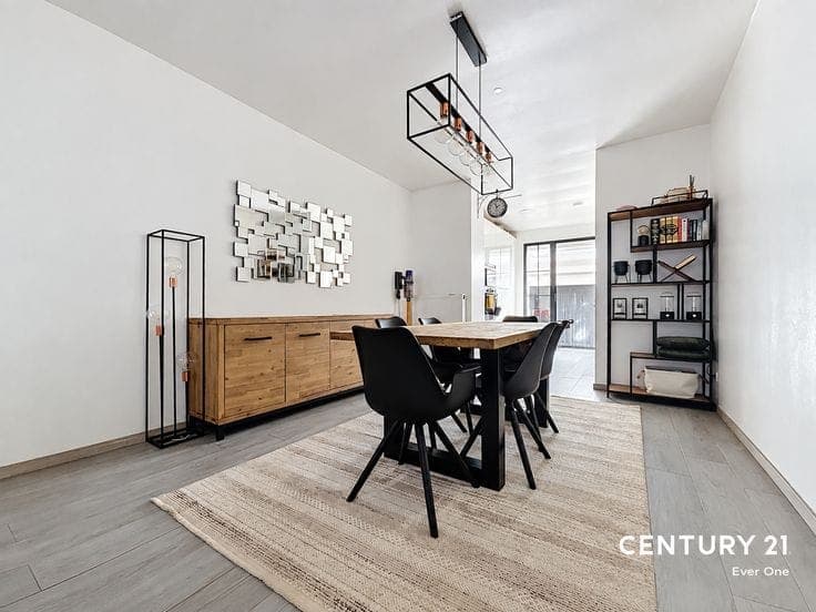 Investment property with 3 units for sale