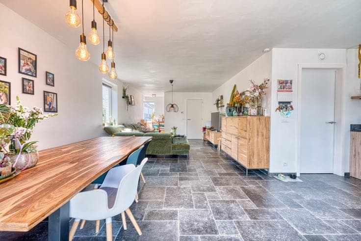 Rustig gelegen instapklare gezinswoning met 4 slaapkamers...