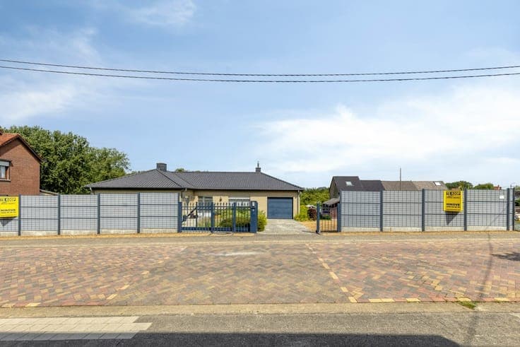 Nabij het dorp gelegen VERZORGDE OP TE FRISSEN BUNGALOW m...