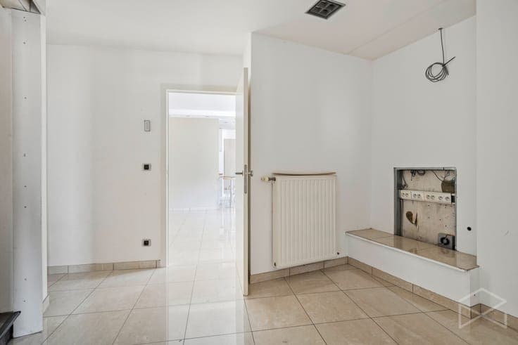 Ruime woning met mogelijkheid voor handel en/of vrij bero...