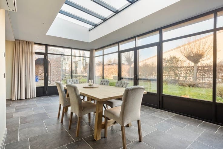 Renovated country house with horse accommodation on approx.2