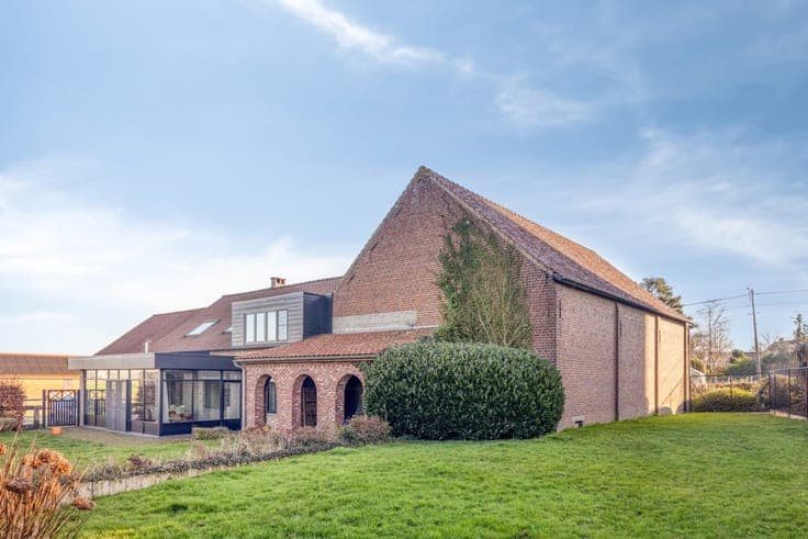 Renovated country house with horse accommodation on approx.2