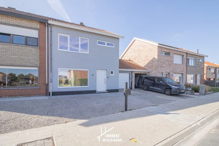 Volledig gerenoveerde woning met 3 slaapkamers, garage en...
