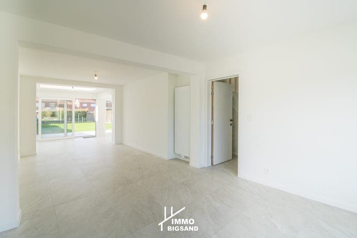 Volledig gerenoveerde woning met 3 slaapkamers, garage en...
