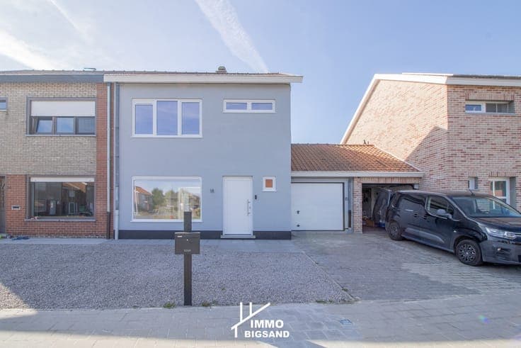 Volledig gerenoveerde woning met 3 slaapkamers, garage en...