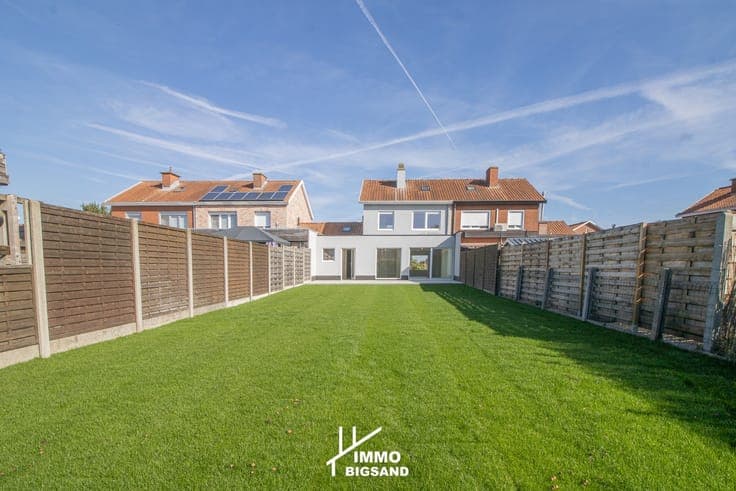 Volledig gerenoveerde woning met 3 slaapkamers, garage en...