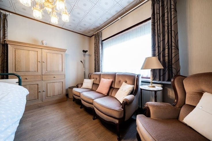 Te moderniseren halfopen woning met tuin en garage op 629 m²
