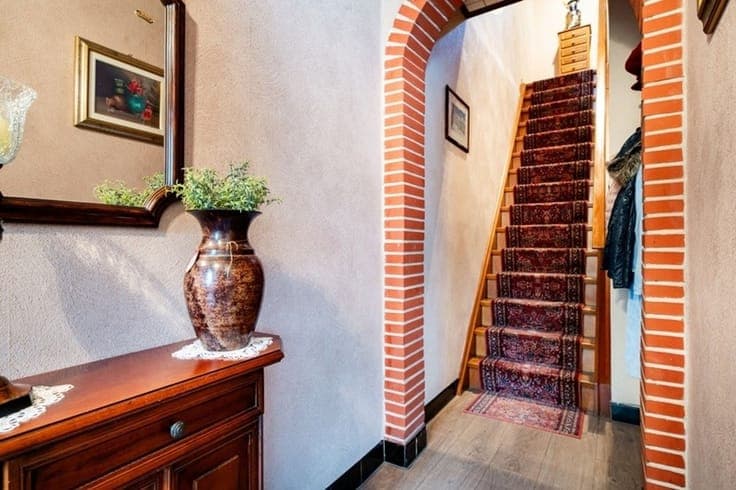 Te moderniseren halfopen woning met tuin en garage op 629 m²