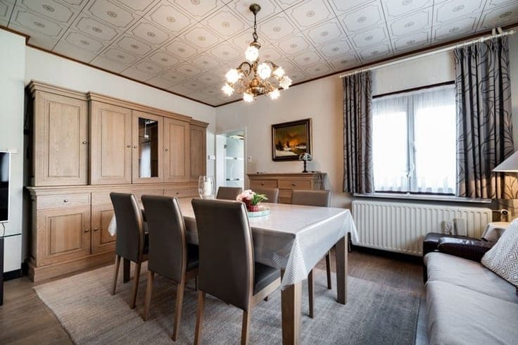 Te moderniseren halfopen woning met tuin en garage op 629 m²