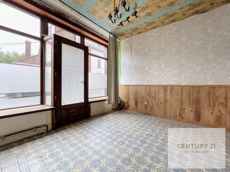 House in need of renovation, close to all amenities
