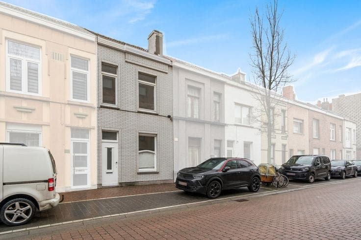Renovated, move-in ready terraced house in the West Quarter…
