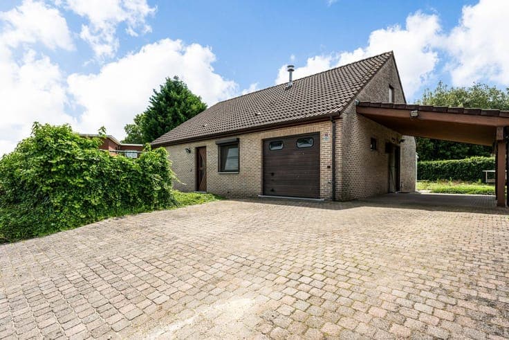 Vrijstaande laagbouwwoning met zonnige tuin en uitbreidin...