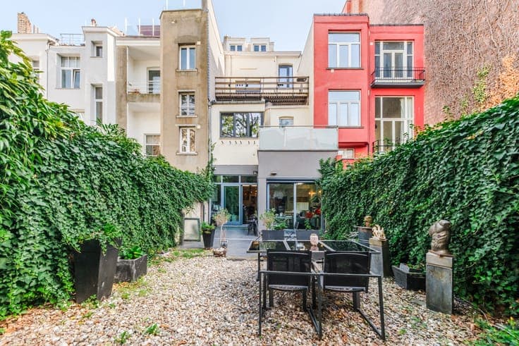Characterful 400 m² house with garden
