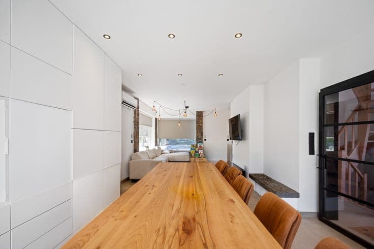 Gerenoveerde, energiezuinige woning met 3 slpkrs en garag...